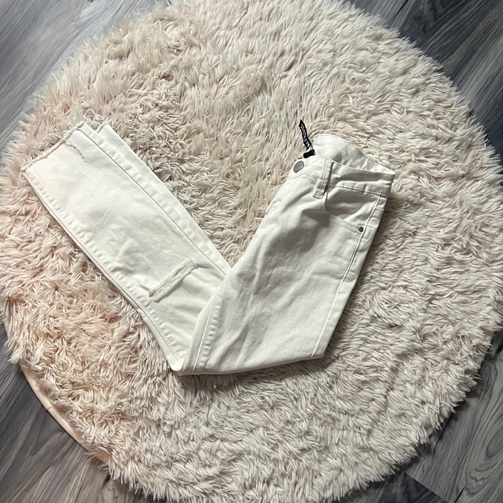 Design Lab white jean Capris SZ 24